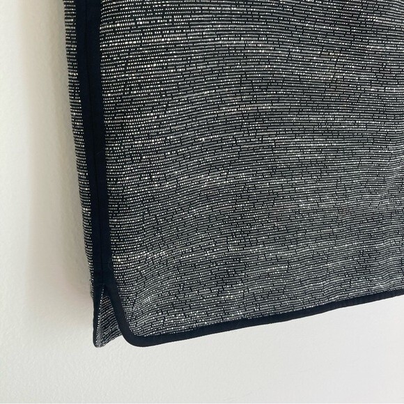 Vince Camuto women’s shirt black and white with cute black edging size 6! ECU! - Picture 6 of 7